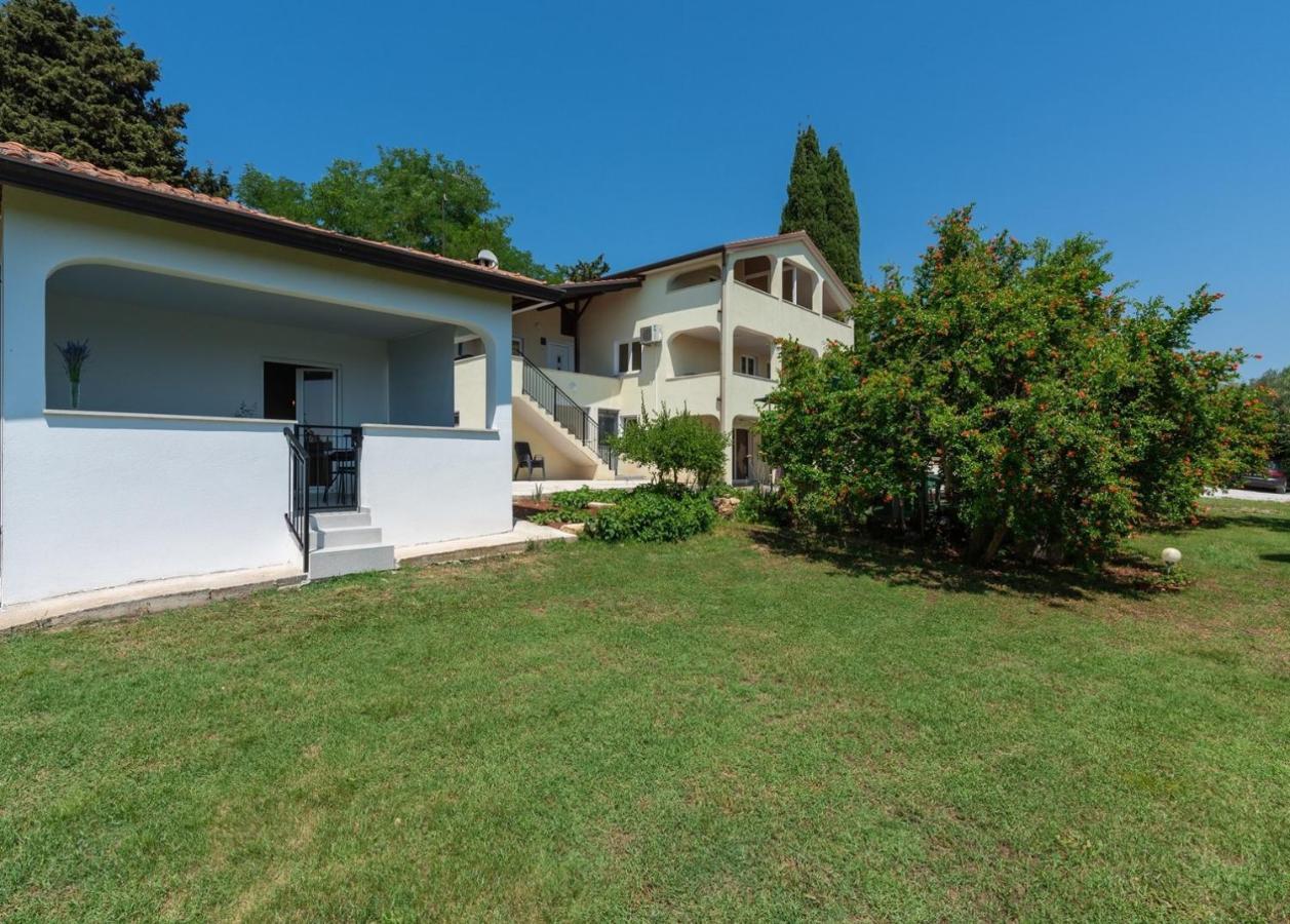 Holiday Home Saladinka With Whirlpool Poreč Exterior foto