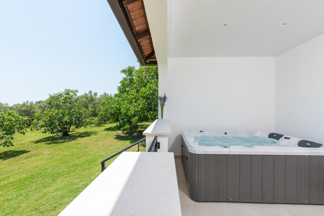 Holiday Home Saladinka With Whirlpool Poreč Exterior foto